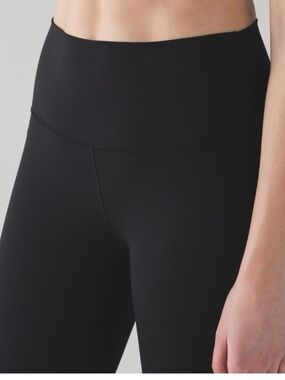 Lululemon Wunder Under Hi-Rise 7/8 Tight (Full-On Luxtreme)
Black 25” inseam